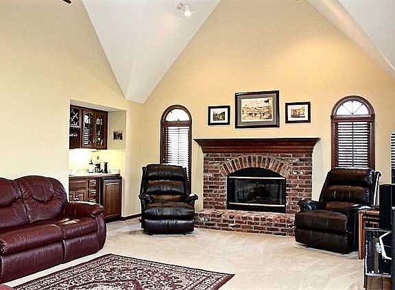 3rd image of 6912 Shadowcreek Dr