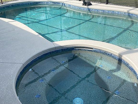 Pool hot tub
