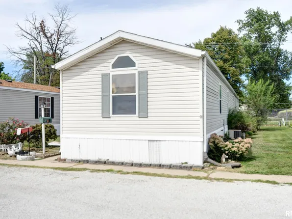 16 Bailey Park, Taylorville, IL 62568