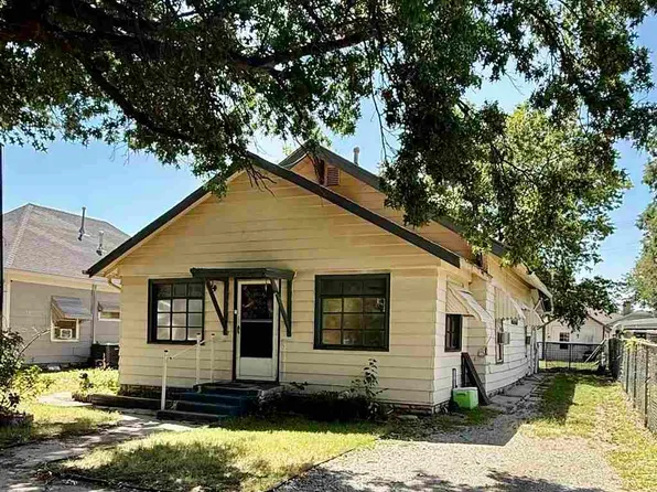 621 W Padon Ave, Blackwell, OK 74631