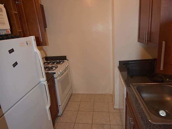 3rd image of 63-11 Queens Blvd #26D