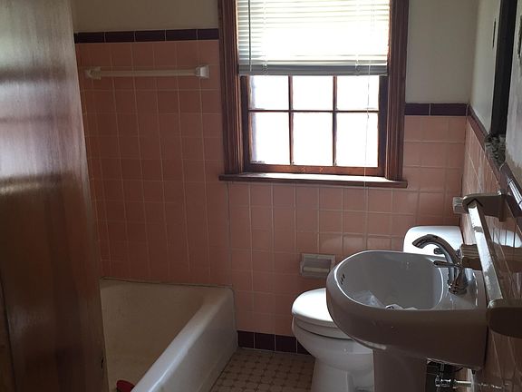 4th image of 2965 S Moreland Blvd #1
