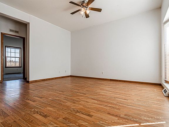 3rd image of 2202-2204 Thompson Dr