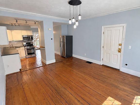 3rd image of 216 W 9th St #1