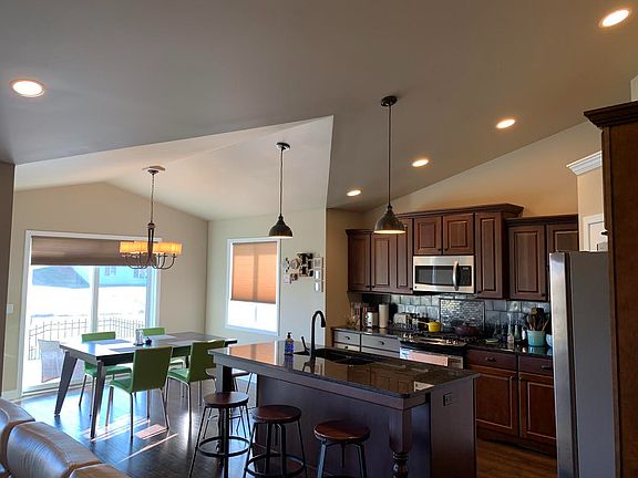 Kitchen/dining 