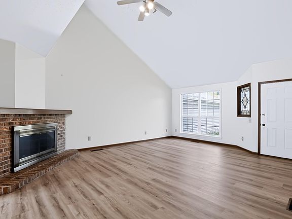 3rd image of 1805 Twin Oaks Ln