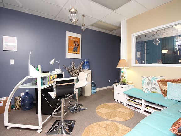 5th image of 127 Harbor Blvd Ste 6