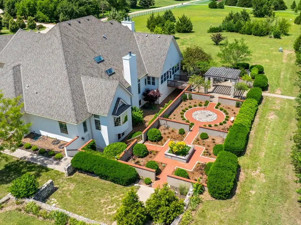 2448 Haven Dr, Abilene, KS 67410