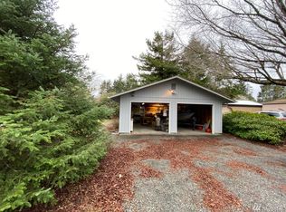 1815 194th St, Long Beach, WA 98631