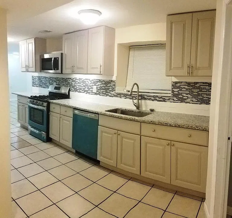 Kitchen 004