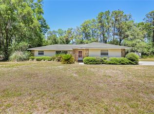 9825 W Hayes Ln, Crystal River, FL 34428