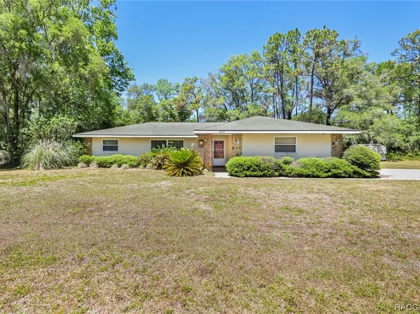 9825 W Hayes Ln, Crystal River, FL 34428