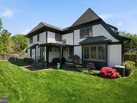 3rd image of 2808 John Marshall Dr