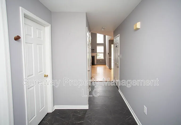 605 Doral Dr — Photo 2