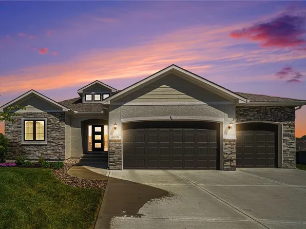 4075 NE Timberlake Ct, Lees Summit, MO 64064