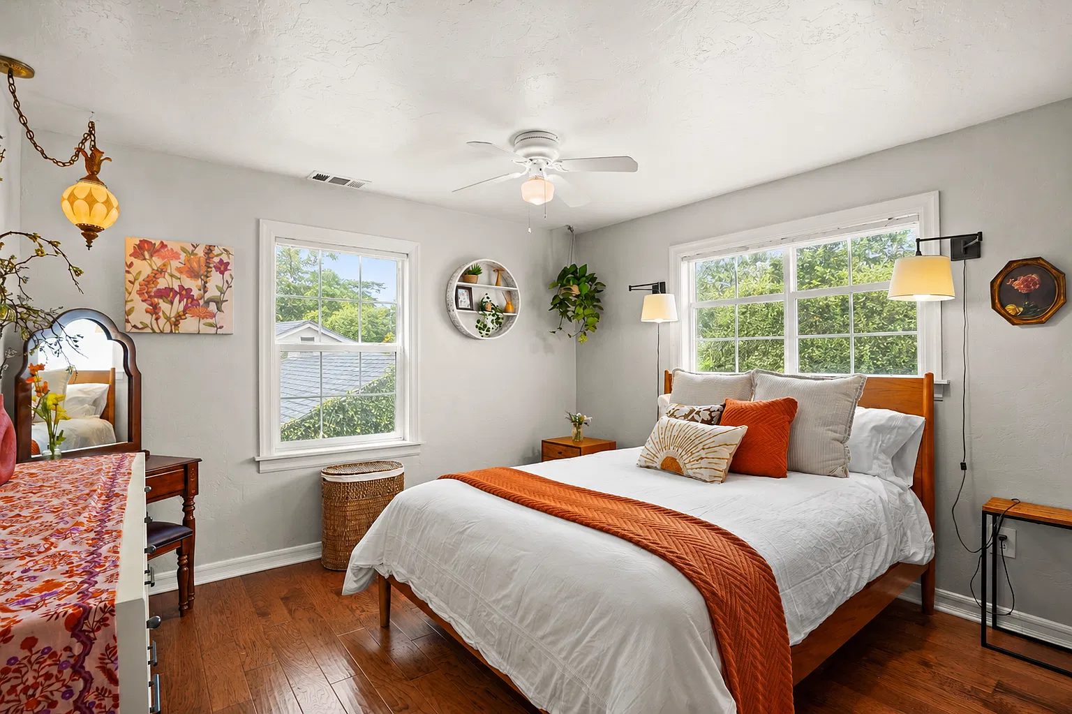 2 bed, 1.5 bath, 1220 sqft, $4,000 — Photo 3
