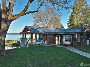 689 Kellogg Ln, Seattle, WA 98277