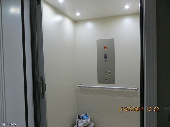 2nd image of 10 Euclid Ave Building 38091-3
