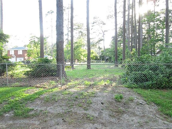 3rd image of 1910 Columbia Dr