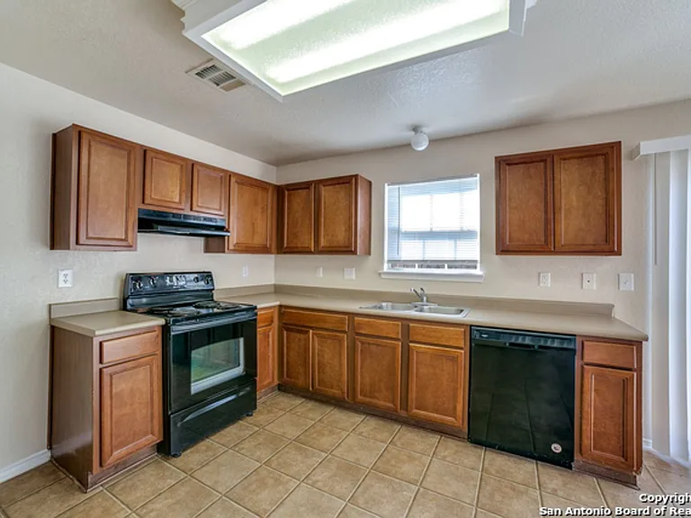 26 Moondance Hl — Photo 6