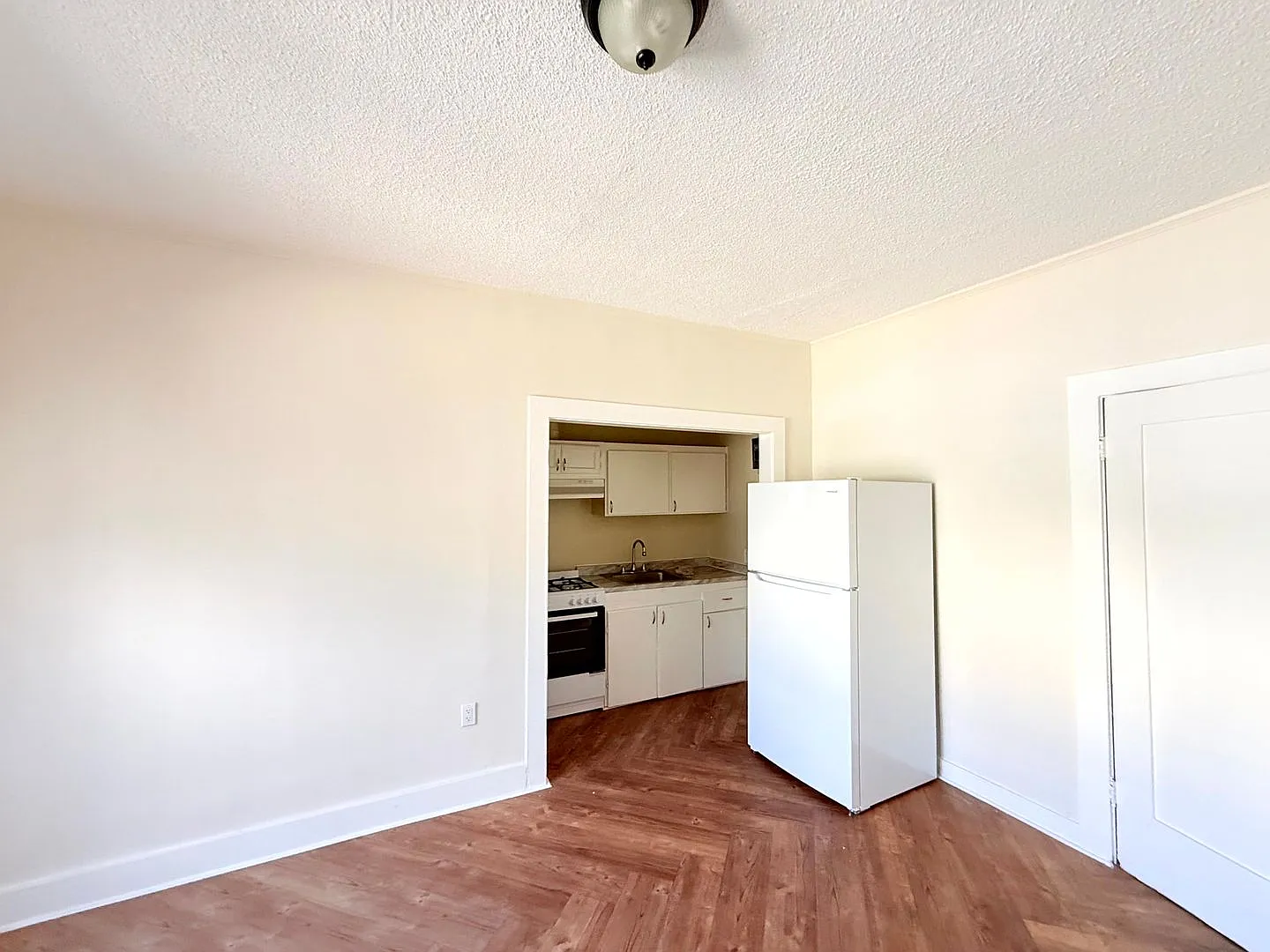 1614 N. Kenmore Avenue — Photo 3
