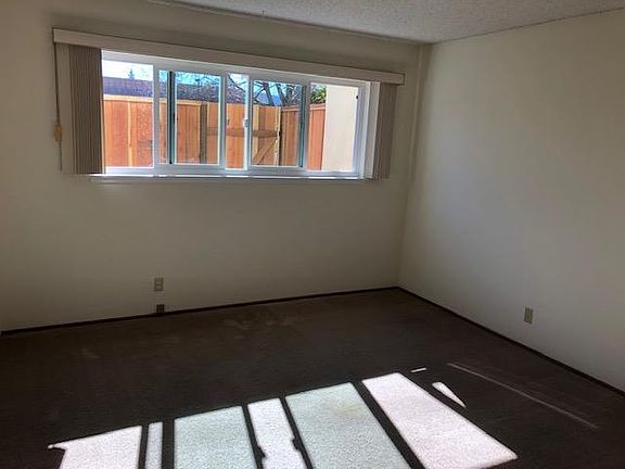 5th image of 1699 Ontario Dr #2