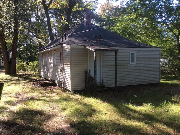 4th image of 3042 Morton Ave