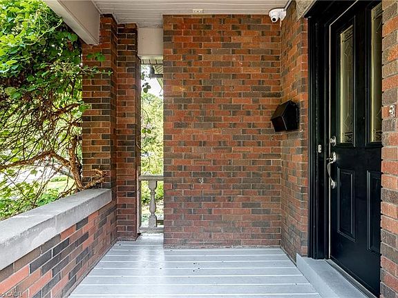5th image of 100 Dalewood Cres