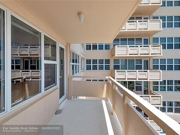 4th image of 3333 NE 34th St APT 1420