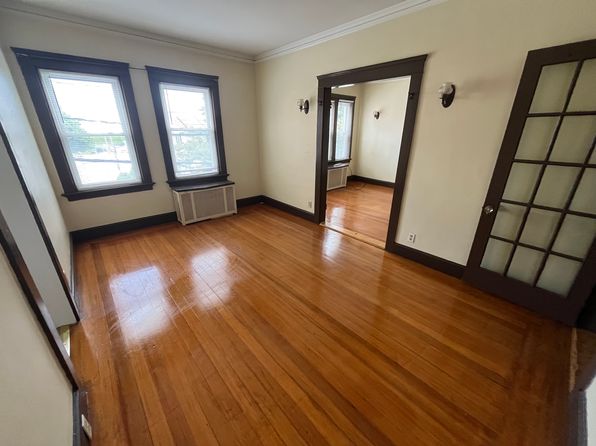 219 Walcott St APT 3