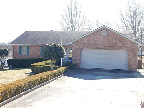 3rd image of 121 Circle Dr