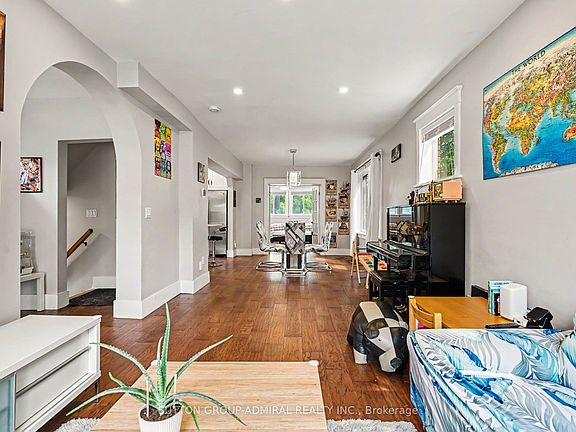 5th image of 406 Stirling Ave S