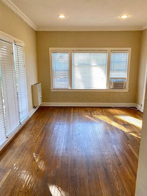 1st image of 1221 E 6th St #5