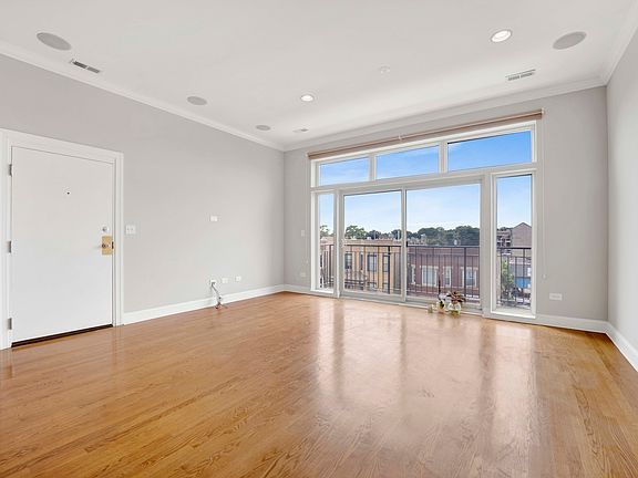 5th image of 2736 W Belmont Ave Unit 4W