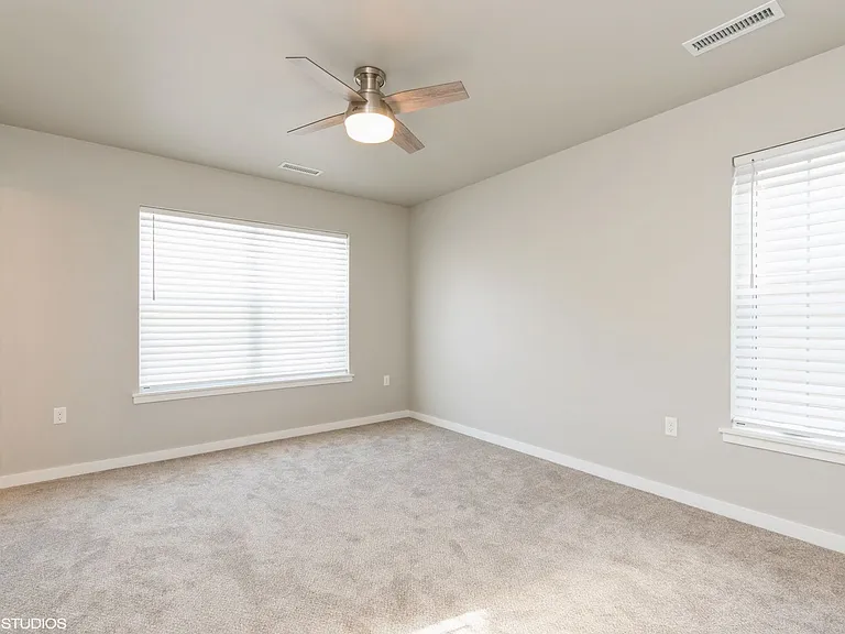 915 16th St NE — Photo 18