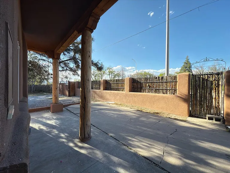 804 S Riverside Dr — Photo 8