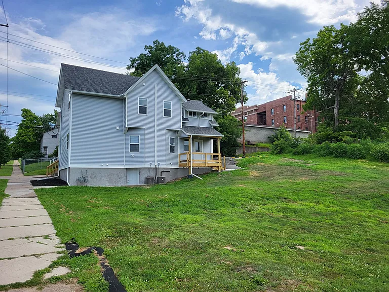 613 Pershing Ave — Photo 4