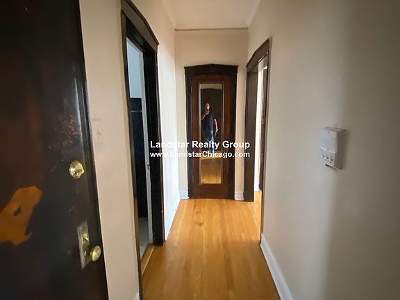 4th image of 3256 W Belle Plaine Ave #3