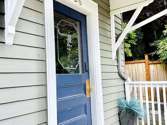 2nd image of 226 NW 40th St #A