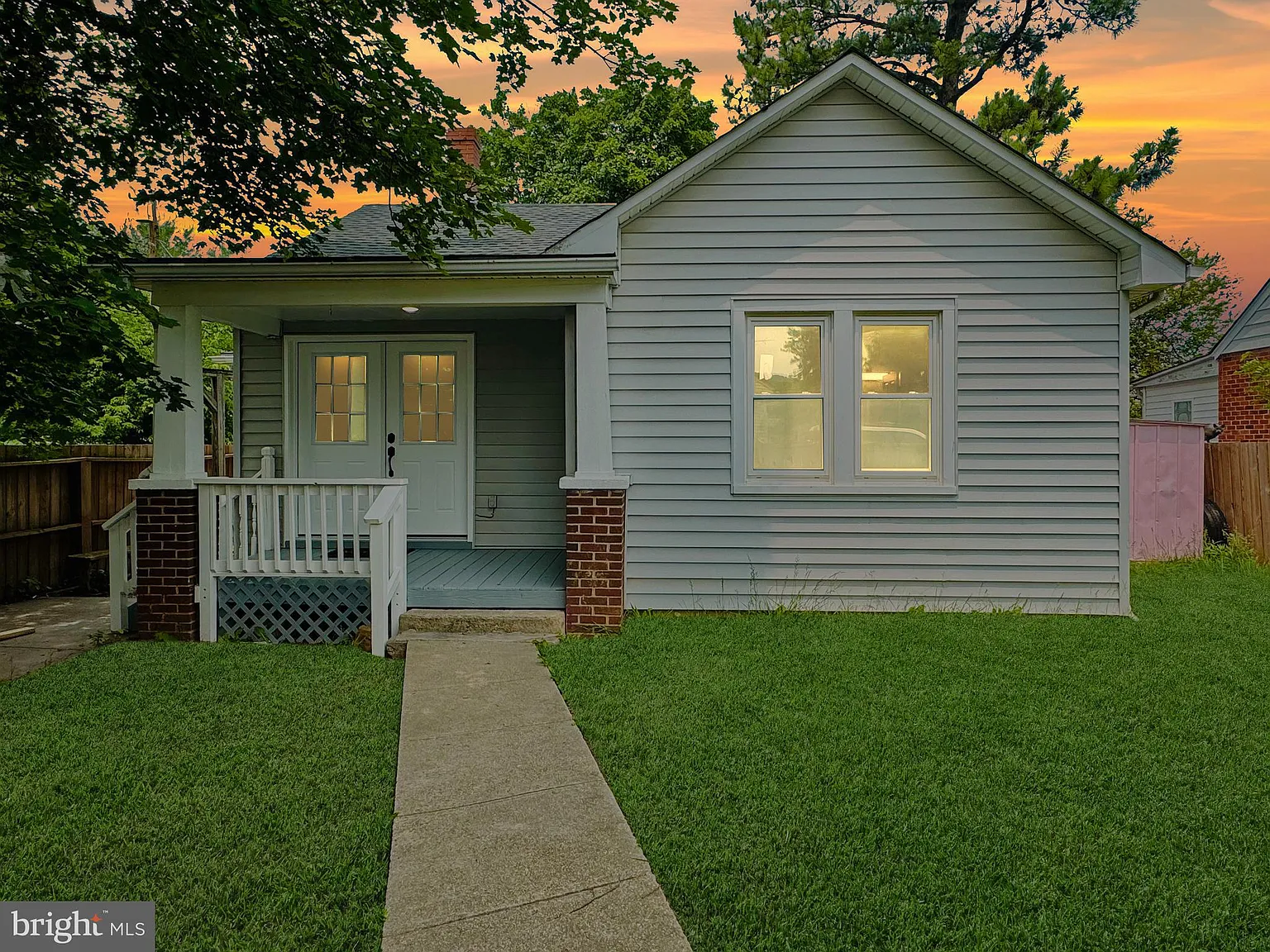 310 Frazer Pl photo 1