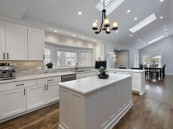 Amish custom kitchen with Quartz counter tops, Thermador 30" Pro Harmony oven with 1200 CFM exhaust 