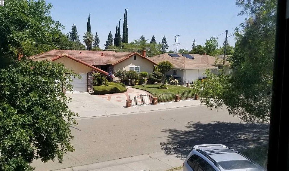 1st image of 44 Lynda Ave