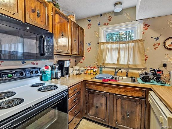 3rd image of 2323 Thousand Oaks Dr