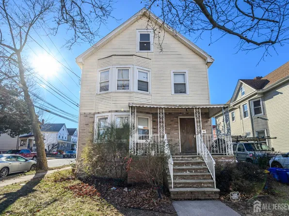 39 Pulaski Ave, Carteret, NJ 07008