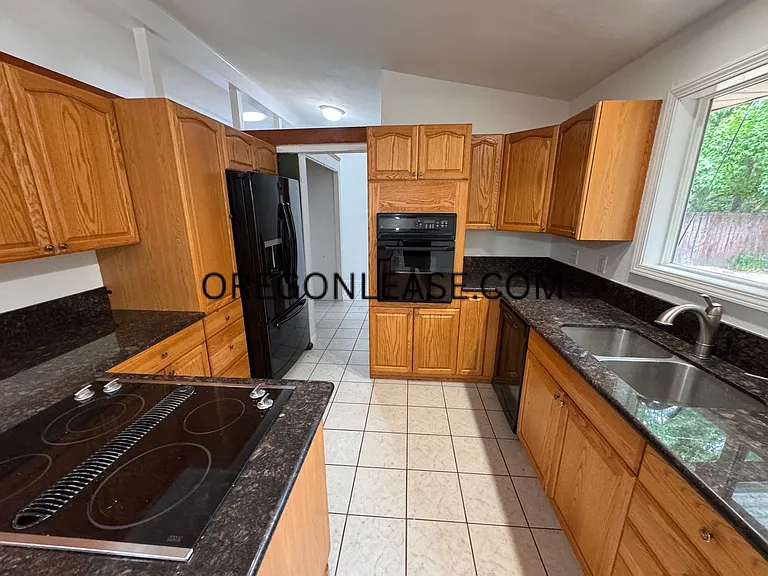 3315 University St — Photo 5