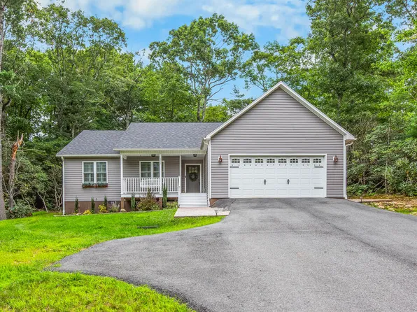225 Matterhorn Dr, Fancy Gap, VA 24328