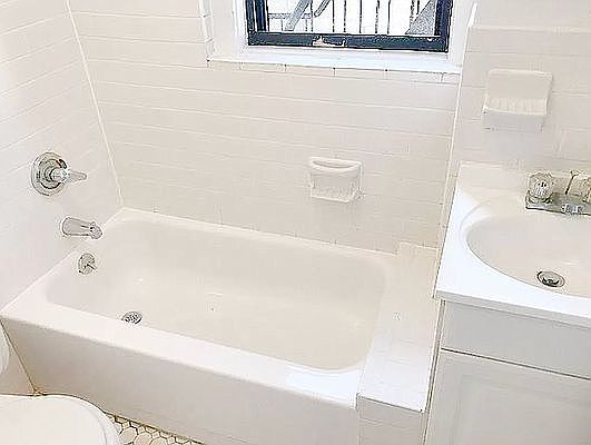 5th image of 42 W 72nd St APT 9C