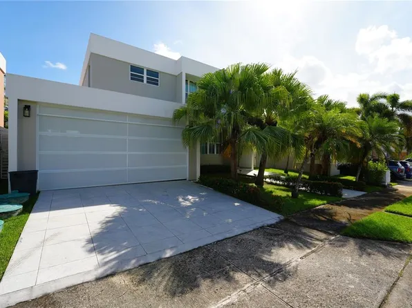 (undisclosed Address), Dorado, PR 00646