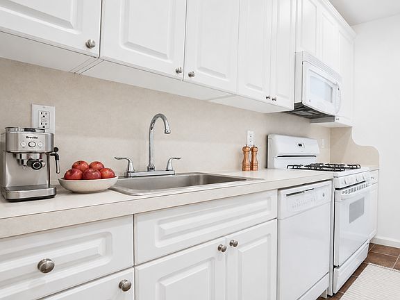 4th image of 515 W 122nd St APT 21
