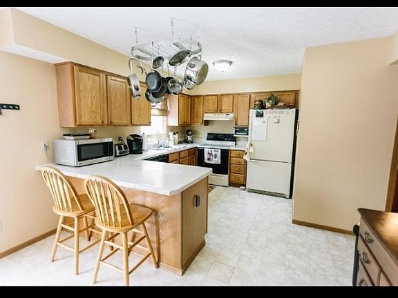 4th image of 489 Lorraine Blvd